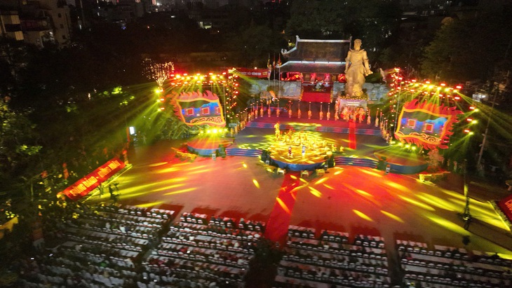 Lễ kỷ niệm 236 năm chiến thắng Ngọc Hồi - Đống Đa lần đầu diễn ra vào buổi tối - Ảnh 3.
