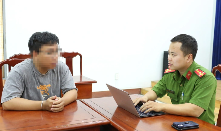 Bình Dương “bác” thông tin sinh viên bị “công an dỏm” đọc lệnh bắt - Ảnh 1. Bình Dương bác thông tin sinh viên bị 'công an dỏm' đọc lệnh bắt - Ảnh 1.