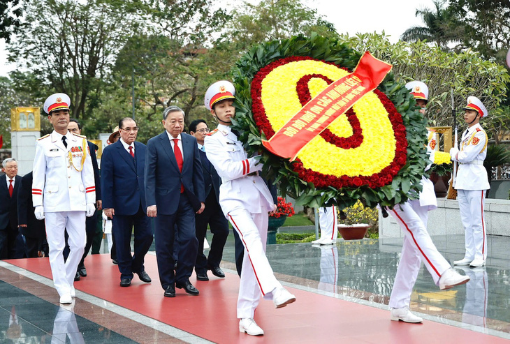 Lãnh đạo Đảng, Nhà nước vào lăng viếng Chủ tịch Hồ Chí Minh nhân 95 năm ngày thành lập Đảng - Ảnh 3.