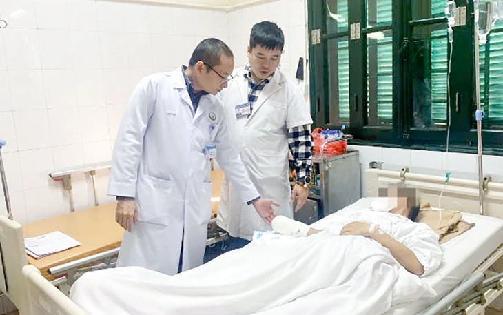 8 ngày nghỉ Tết, gần 500 người cấp cứu do pháo nổ, pháo hoa - Ảnh 1. 8 ngày nghỉ Tết, gần 500 người cấp cứu do pháo nổ, pháo hoa - Ảnh 1.