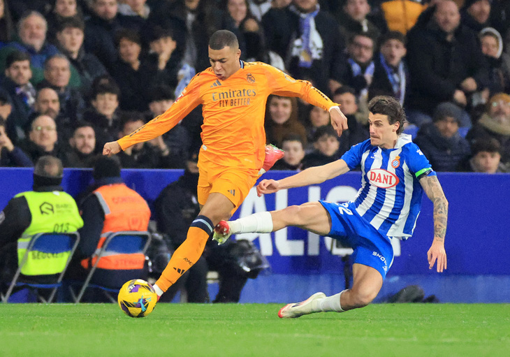 Cay cú thua trận, Real Madrid đòi cải tổ trọng tài Tây Ban Nha - Ảnh 1.