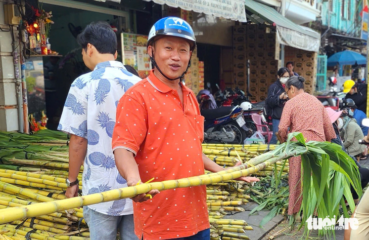 Hoan hỉ mua bán mía vàng trước ngày vía Ngọc Hoàng - Ảnh 5.