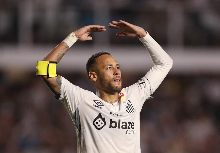 Neymar tái xuất Santos: 'Tôi chưa bao giờ nghĩ mình sẽ chạy và rê bóng nhiều như vậy' - Ảnh 1.