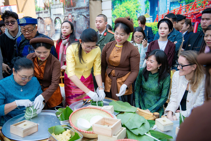 Home Hanoi Xuan: Hành trình nửa thập kỷ tôn vinh Tết Việt - Ảnh 5.