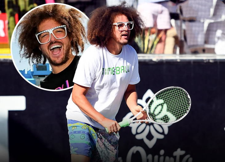 Ca sĩ lừng danh Redfoo bỏ mic cầm vợt ở tuổi 49 - Ảnh 1.