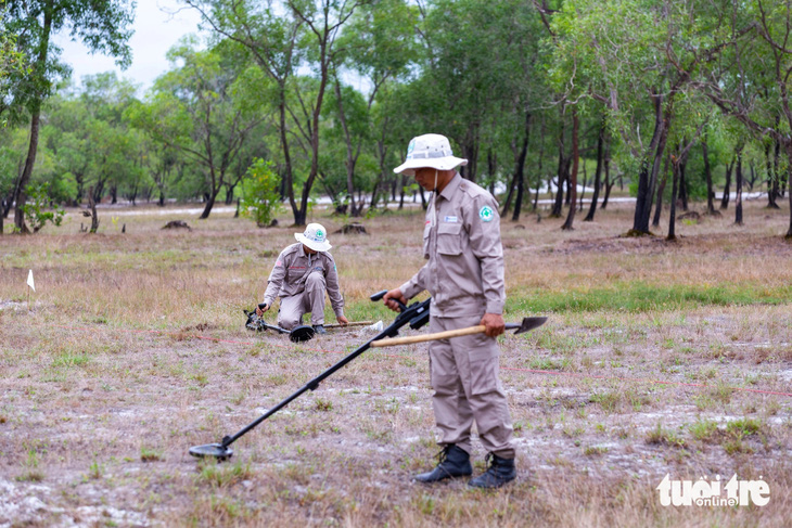 USAID ngừng hoạt động, hơn 1.000 lao động tại các dự án rà phá bom mìn ở Quảng Trị phải tạm nghỉ - Ảnh 1.