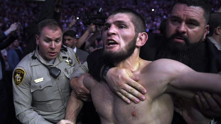 Khabib tố McGregor sỉ nhục bản thân và gia đình mình