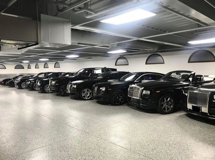 Mayweather khoe tầng hầm chứa đầy siêu xe của mình