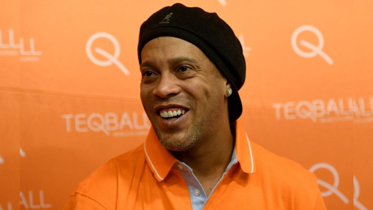 Ronaldinho luôn cười tươi trong mọi hoàn cảnh