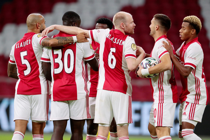 Ajax vắng 11 cầu thủ vì Covid-19