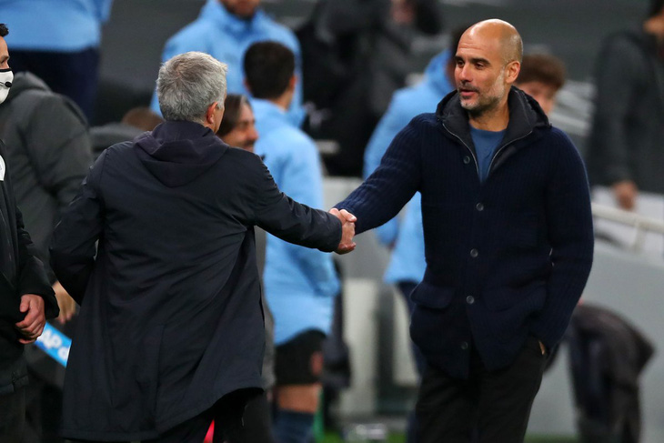 Mourinho tiếp tục dạy cho Pep một bài học