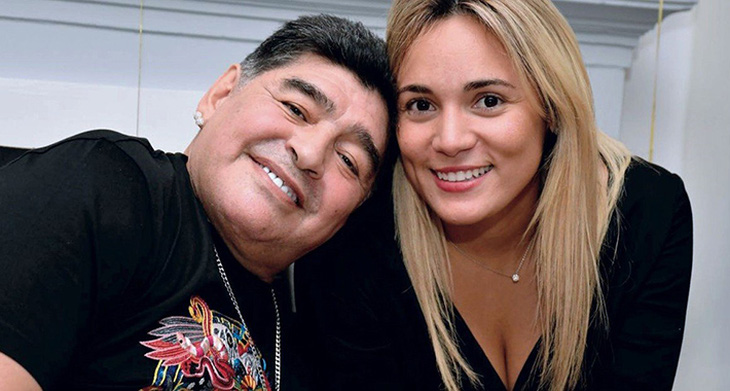 Rocio Oliva và Maradona ngày còn mặn nồng. Ảnh: Ole.