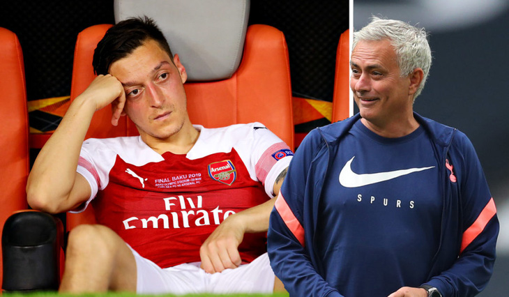 Mourinho và Ozil từng là thầy trò ở Real Madrid. Ảnh: Getty.