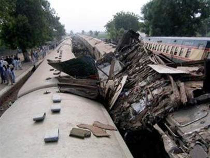 Pakistan: Tai nạn xe lửa, 300 người chết
