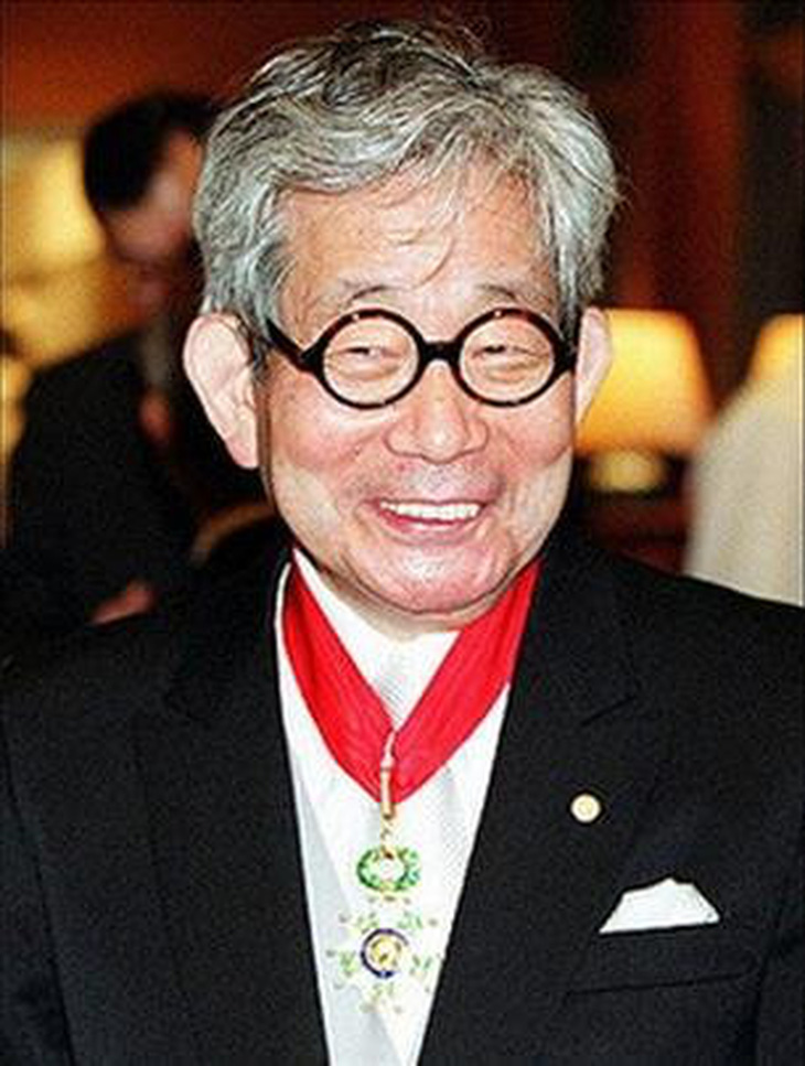Giải thưởng văn học mang tên nhà văn Kenzaburo Oe