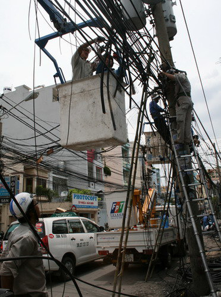 Cháy cáp viễn thông, hàng ngàn hộ kêu trời