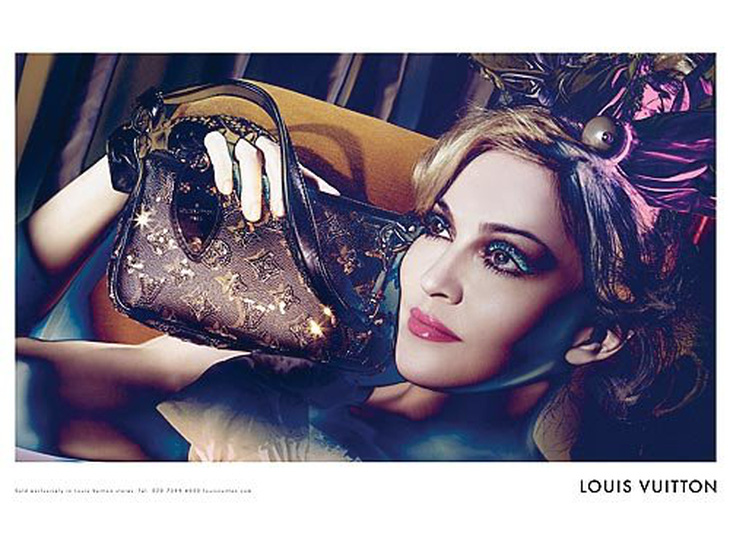 Madonna huyền ảo và lôi cuốn với túi xách Louis Vuitton