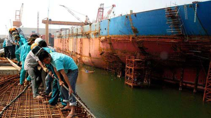 Chuyển giao Nhà máy đóng tàu Dung Quất cho Petro Việt Nam