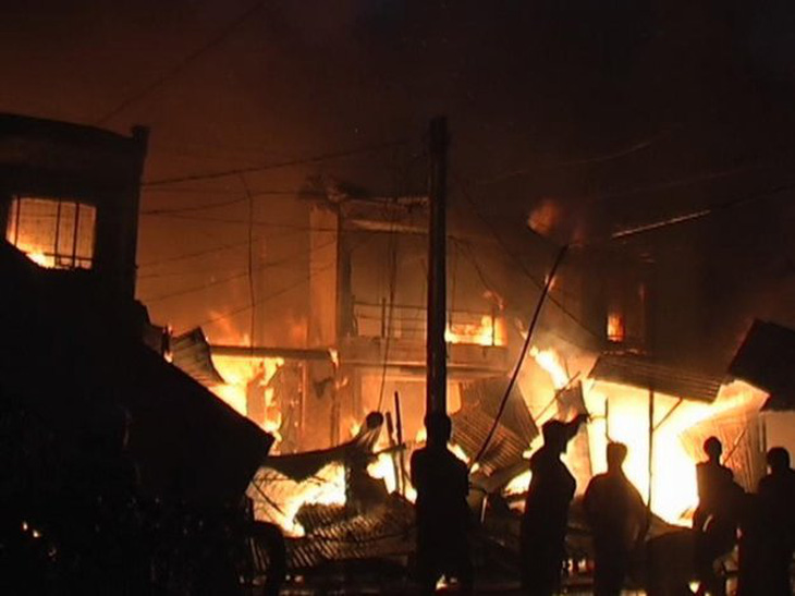 Kiên Giang: cháy rụi 8 căn nhà tại trung tâm thương mại