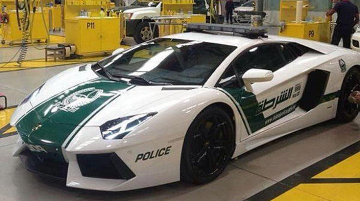 Cảnh sát Dubai tuần tra bằng… siêu xe Lamborghini