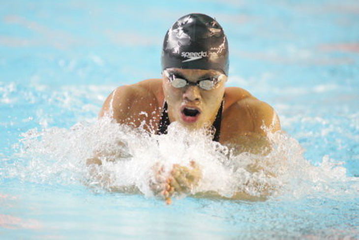 Nguyễn Hữu Việt phá kỷ lục AIG ở 100m ếch