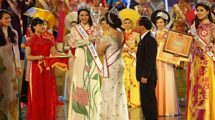 Nguyễn Thị Ngọc Anh đăng quang Hoa hậu các dân tộc VN
