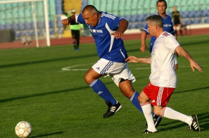 Cựu thủ tướng Bulgaria trở thành cầu thủ chuyên nghiệp