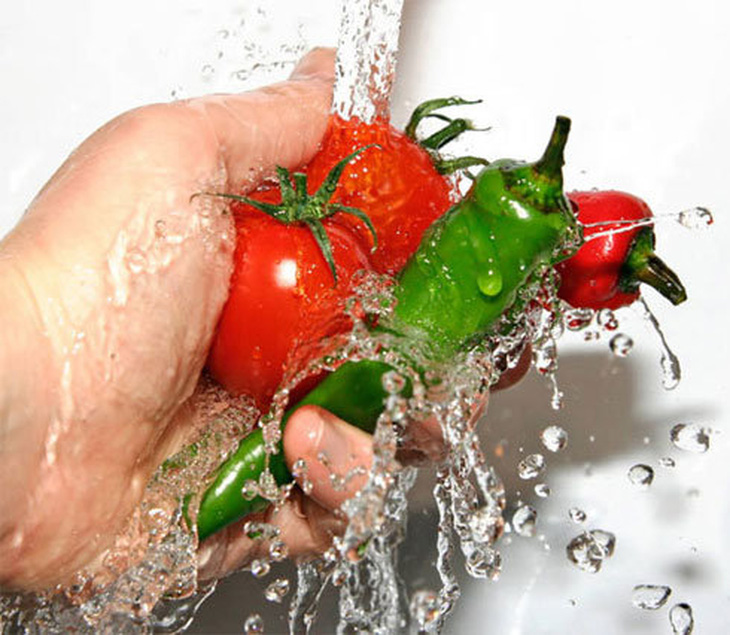 Cách rửa rau sạch để loại bỏ ký sinh trùng và hóa chất