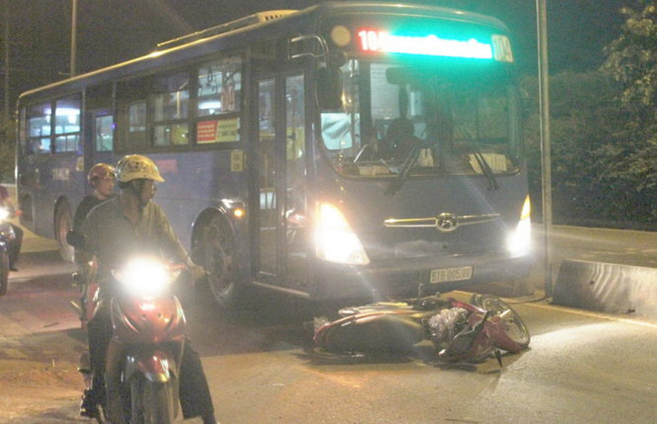 ​Liên tiếp hai vụ tai nạn xe buýt, 3 người bị thương