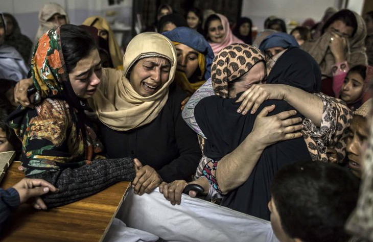 Hai học sinh giả chết để qua mắt tay súng Taliban