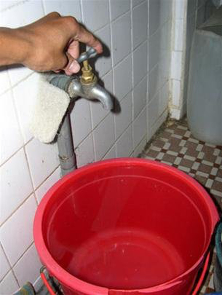 Bệnh viện Phụ sản Hà Nội phải hoãn mổ vì không có nước