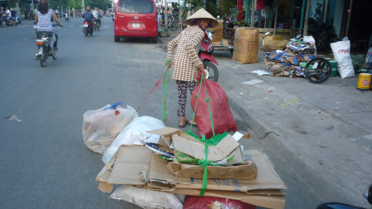 ​Cụ già mưu sinh nuôi mẹ