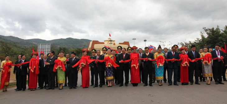 “Một cửa, một lần dừng” tại cửa khẩu Lao Bảo - Đensavanh