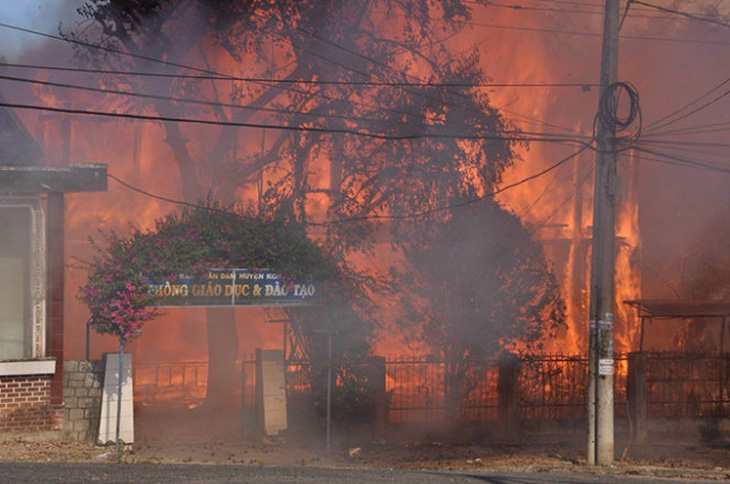 Hỏa hoạn thiêu cháy phòng giáo dục huyện Kon Rẫy