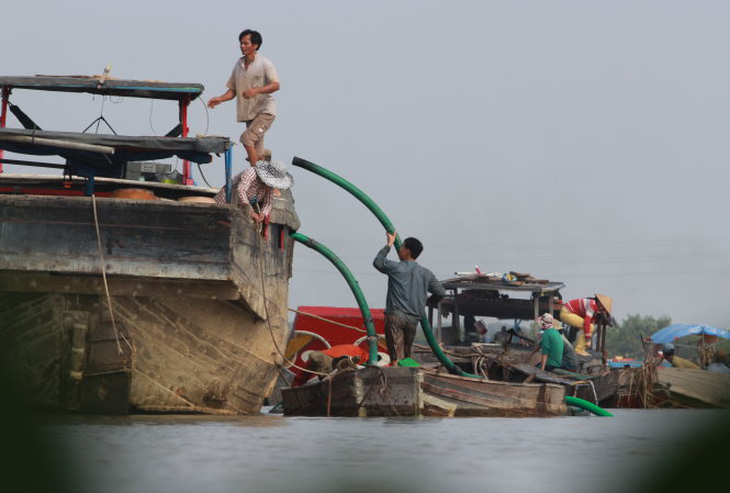 Khai thác cát lậu làm 'biến mất' 42ha đất ven sông Đồng Nai