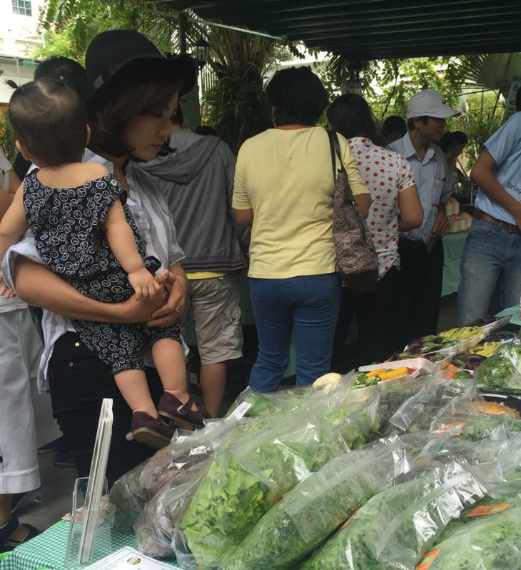 Đi phiên chợ xanh ở Sài Gòn