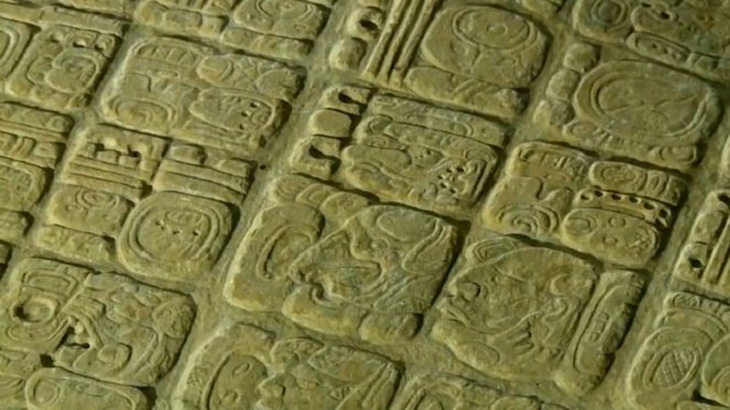 ​Phát hiện các phiến đá khắc chữ Maya cổ từ thế kỷ thứ 7