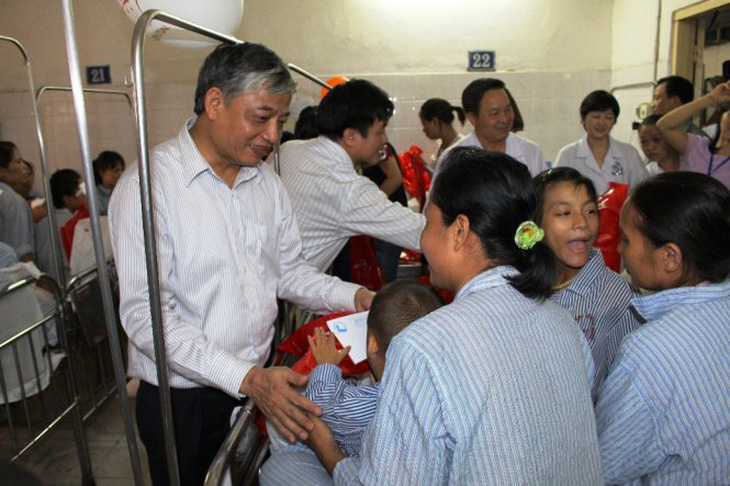 Thêm 320 trẻ em Việt được mổ mắt miễn phí trong năm 2015