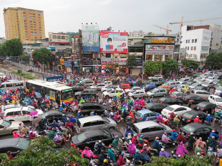 Giao thông vỡ trận vì nhà cao tầng 