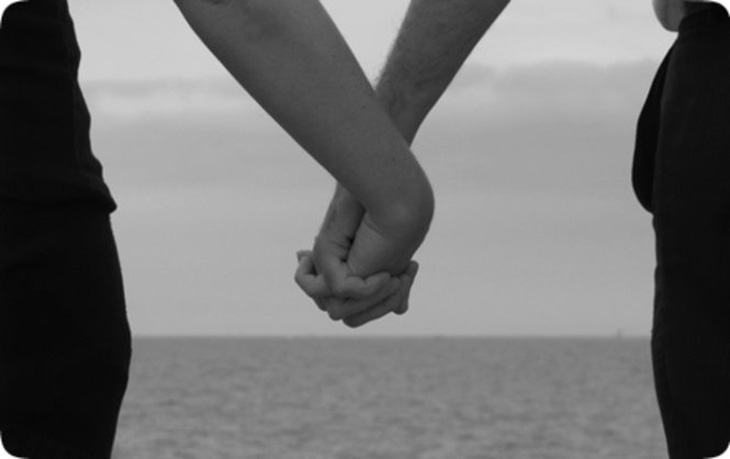 Ngày xưa, yêu nhau chỉ dám... nắm tay