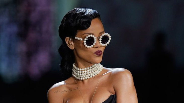 Vì sao Rihanna hủy diễn trong show trang phục lót Victoria Secret?