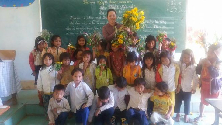 Ngày 20-11 ở vùng cao: Hoa dại tặng thầy cô...