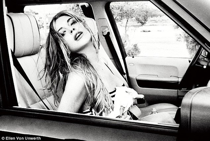 Lindsay Lohan quyến rũ trong bộ ảnh trắng đen