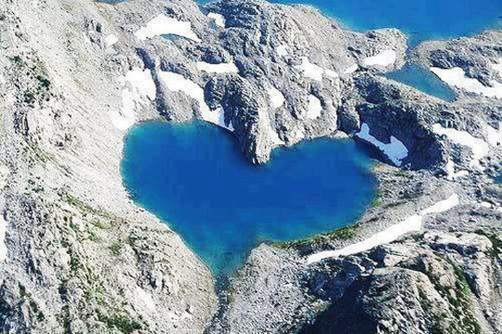Những hồ trái tim đẹp nhất châu Á