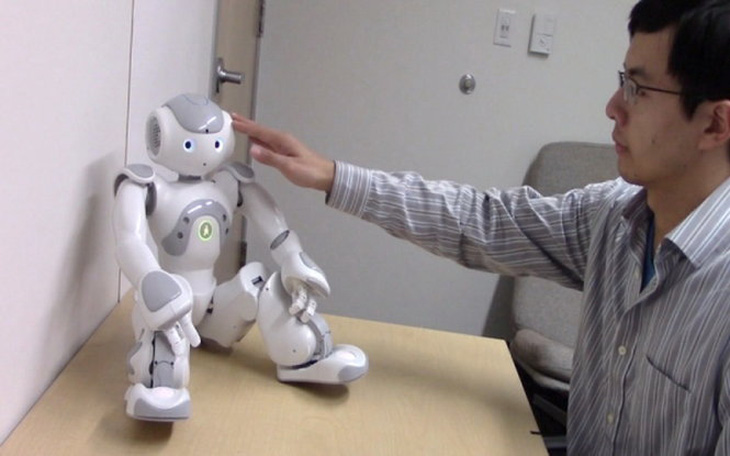 ​Chạm vào robot cảm xúc  ra sao?