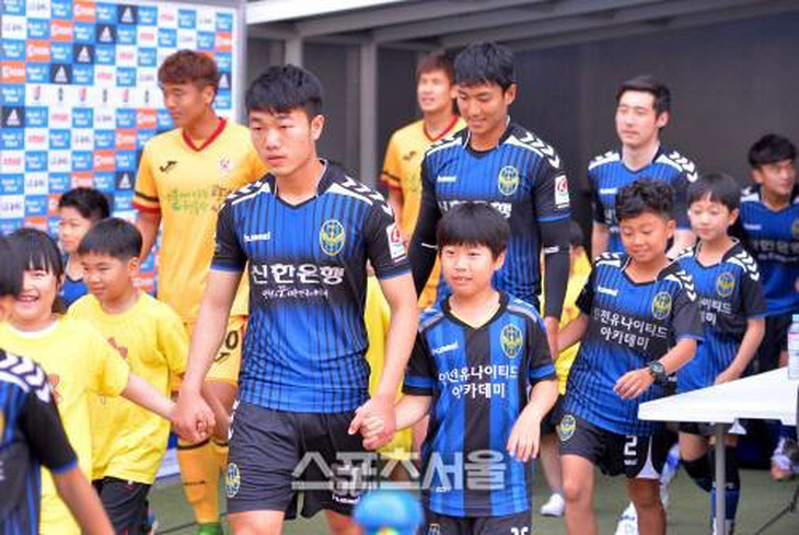 Xuân Trường ra sân trận đầu tiên tại K-League