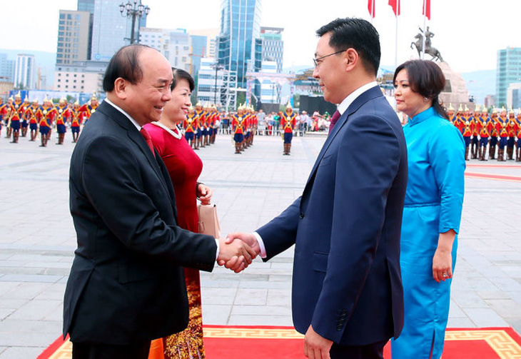 Thủ tướng Nguyễn Xuân Phúc hội kiến  Thủ tướng và Tổng thống Mông Cổ