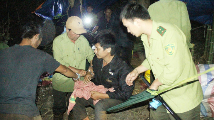 Tạm giữ 7 người khai thác rừng trái phép ở Lâm Đồng