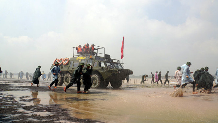 Hơn 2.000 người diễn tập cứu hộ, cứu nạn trên sông Đồng Nai