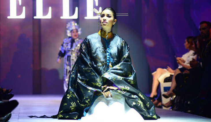 Phạm Hương, Lan Khuê nổi bật tại show thời trang Elle